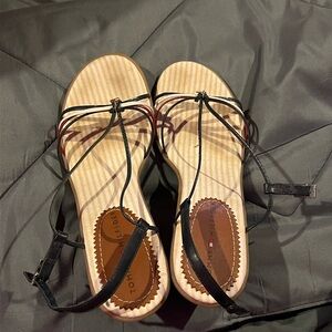 Tommy Hilfiger Black Strappy Leather Sandals with Subtle Red-White Accent